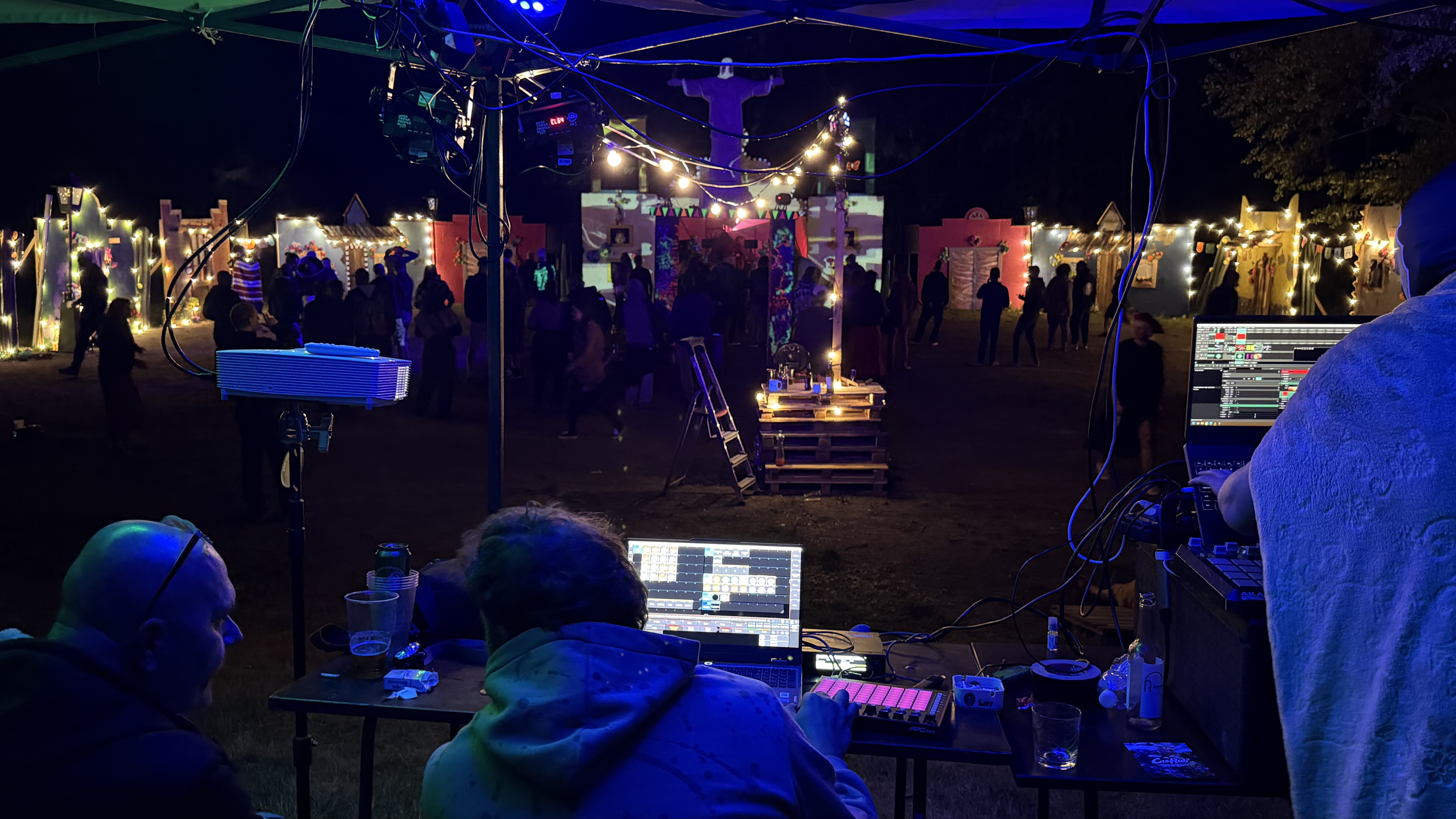 Noční zázemí Positive stage
