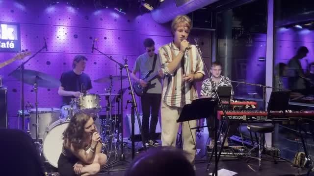 07-wtf-running-away-vulfpeck.MOV