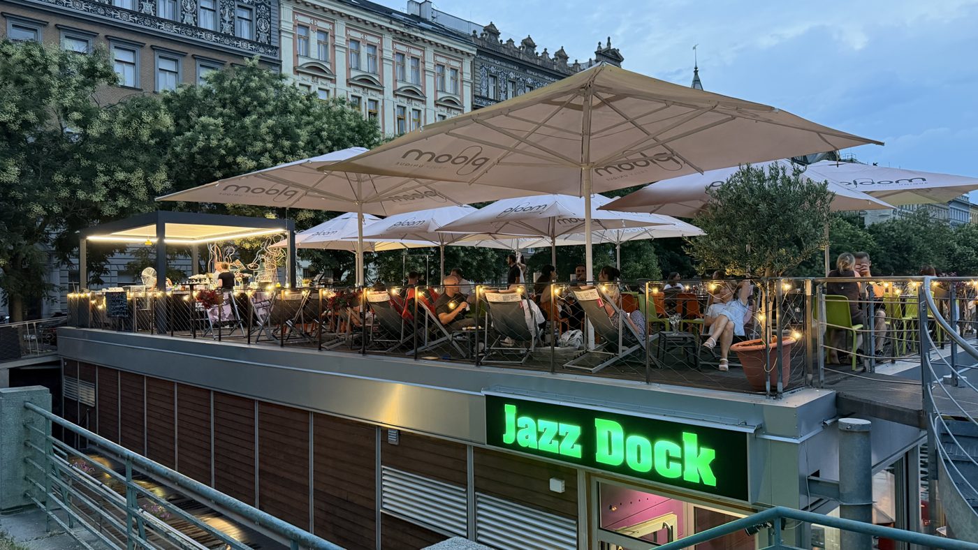 Terasa Jazz Docku za soumraku